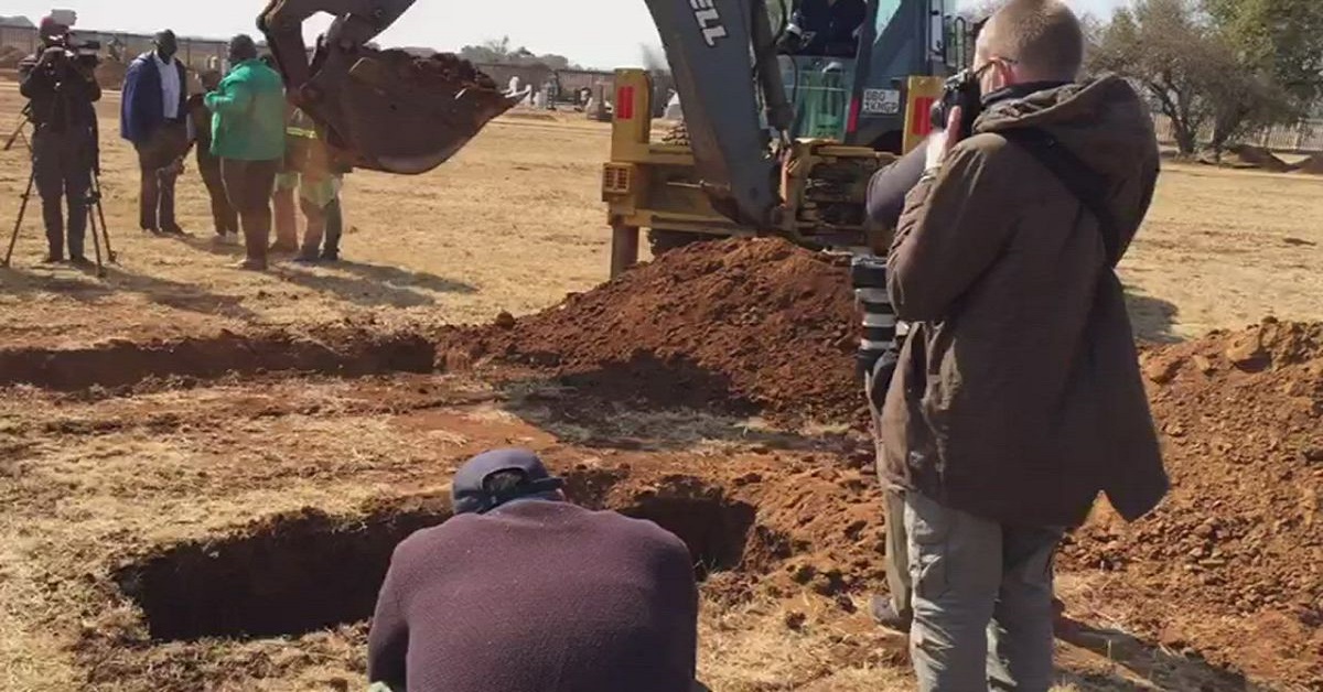 Gauteng graves: Movement calls for investigation of possible tender irregularities